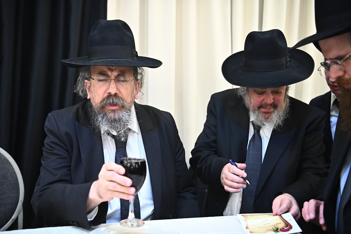 שמחת נישואי בנו של הרב יצחק קורלנסקי עם נכדת רבי שריאל רוזנברג