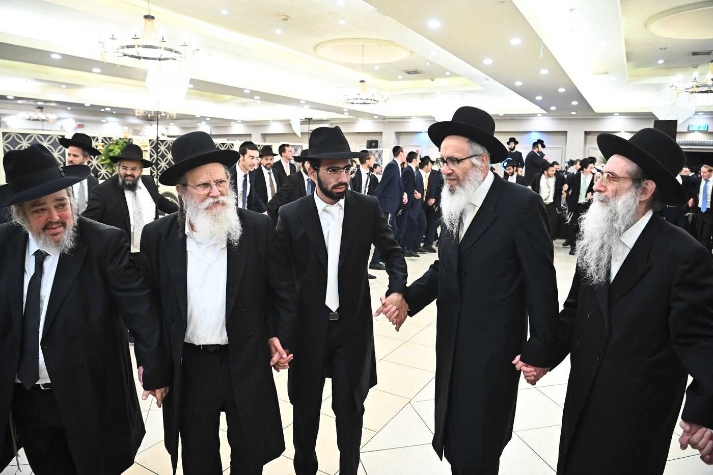 שמחת נישואי בנו של הרב יצחק קורלנסקי עם נכדת רבי שריאל רוזנברג