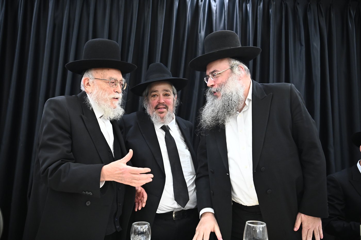 שמחת נישואי בנו של הרב יצחק קורלנסקי עם נכדת רבי שריאל רוזנברג