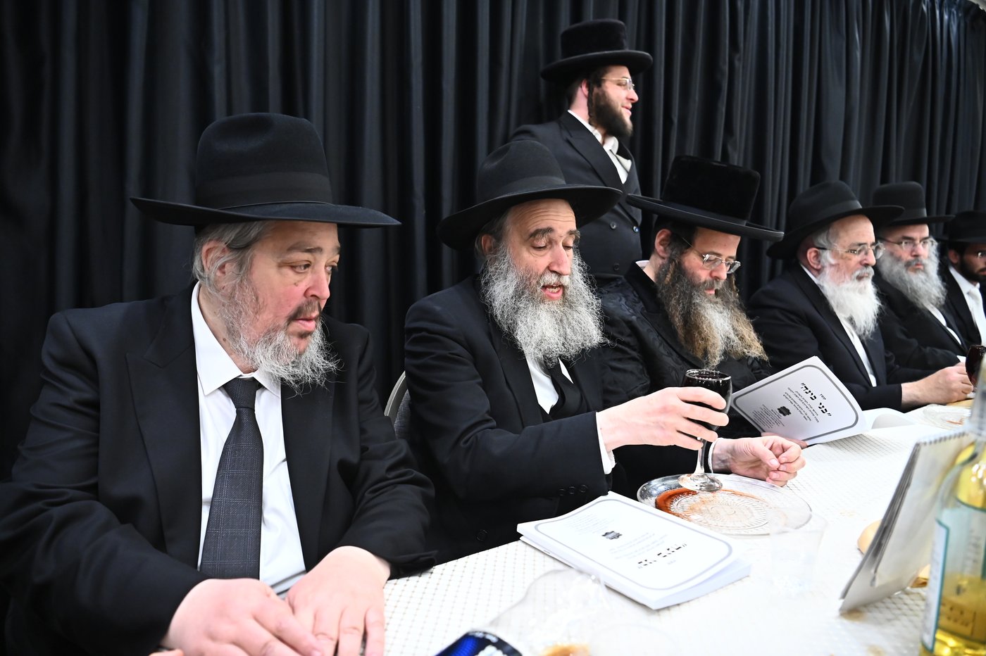 שמחת נישואי בנו של הרב יצחק קורלנסקי עם נכדת רבי שריאל רוזנברג