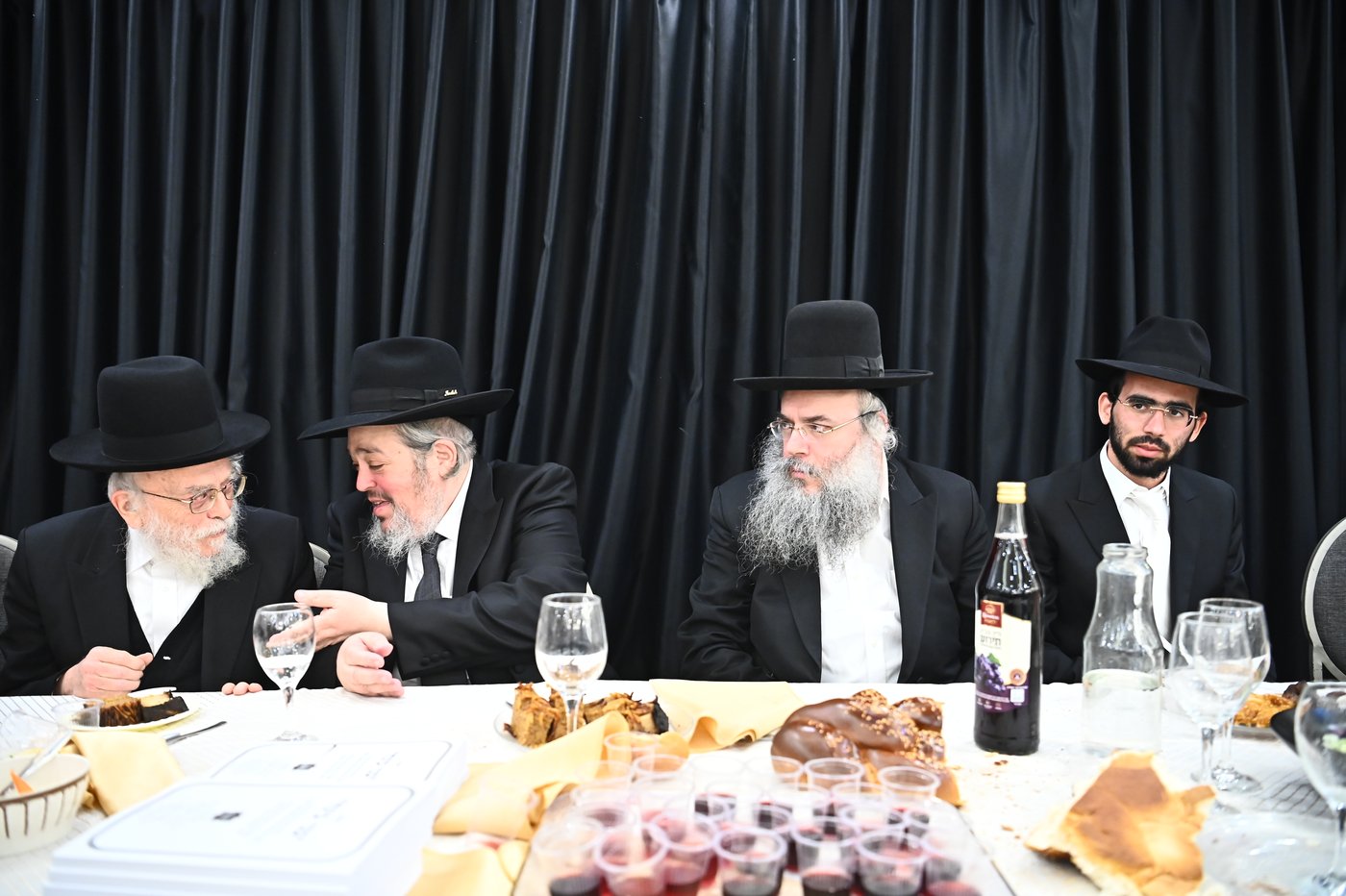 שמחת נישואי בנו של הרב יצחק קורלנסקי עם נכדת רבי שריאל רוזנברג