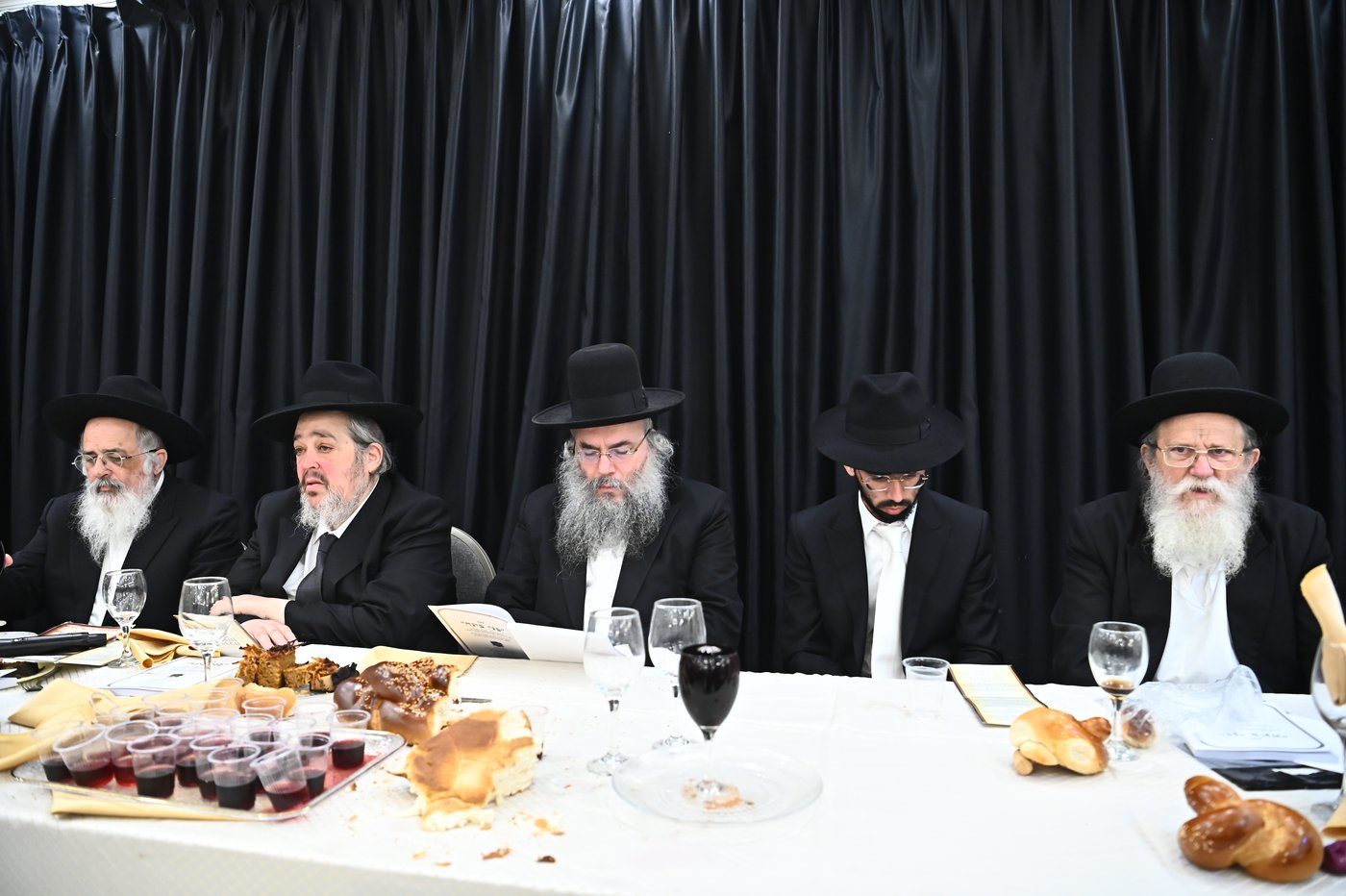 שמחת נישואי בנו של הרב יצחק קורלנסקי עם נכדת רבי שריאל רוזנברג