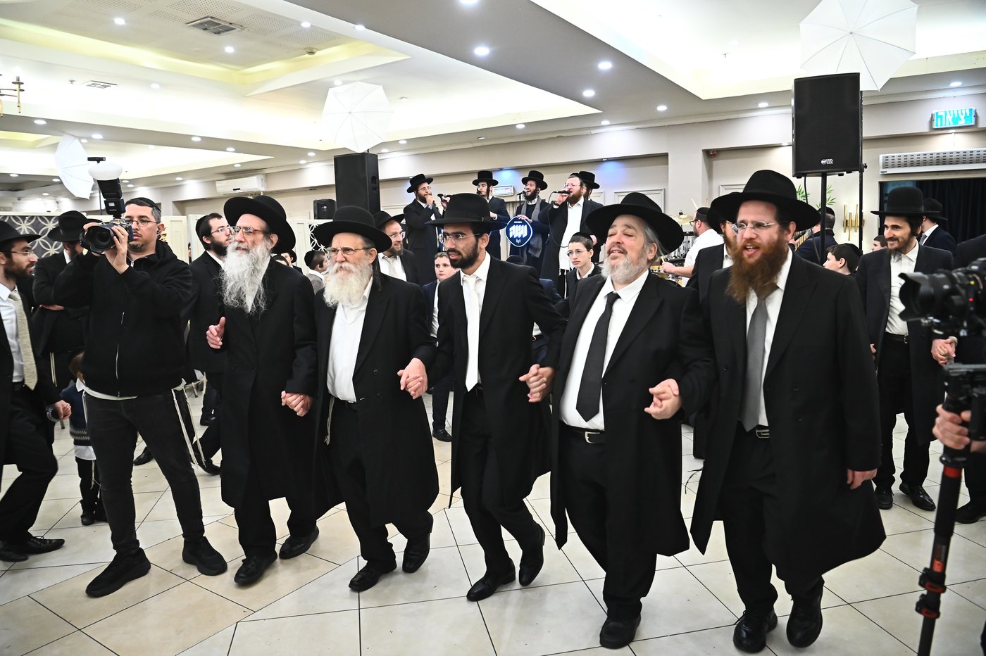 שמחת נישואי בנו של הרב יצחק קורלנסקי עם נכדת רבי שריאל רוזנברג