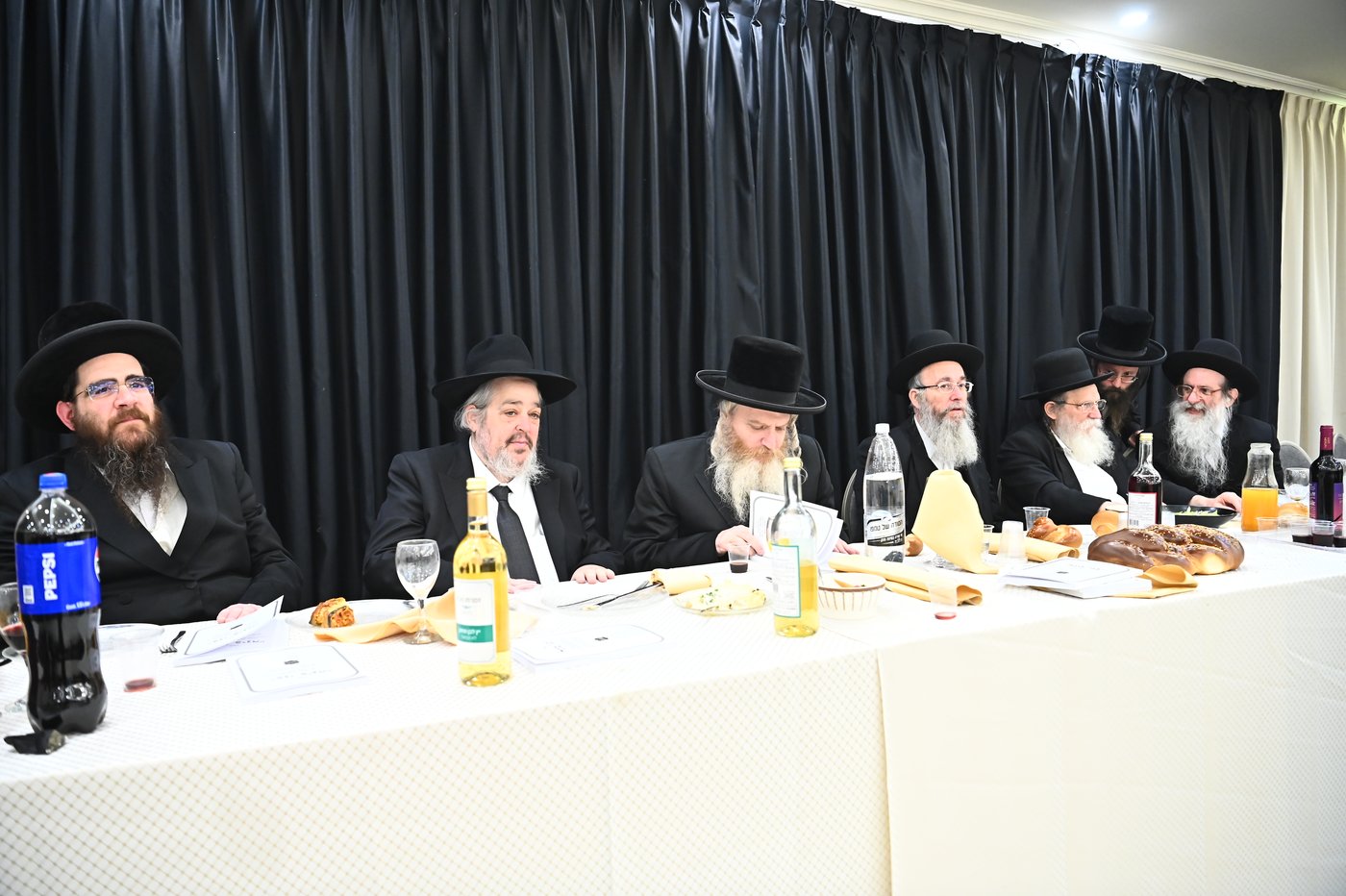 שמחת נישואי בנו של הרב יצחק קורלנסקי עם נכדת רבי שריאל רוזנברג