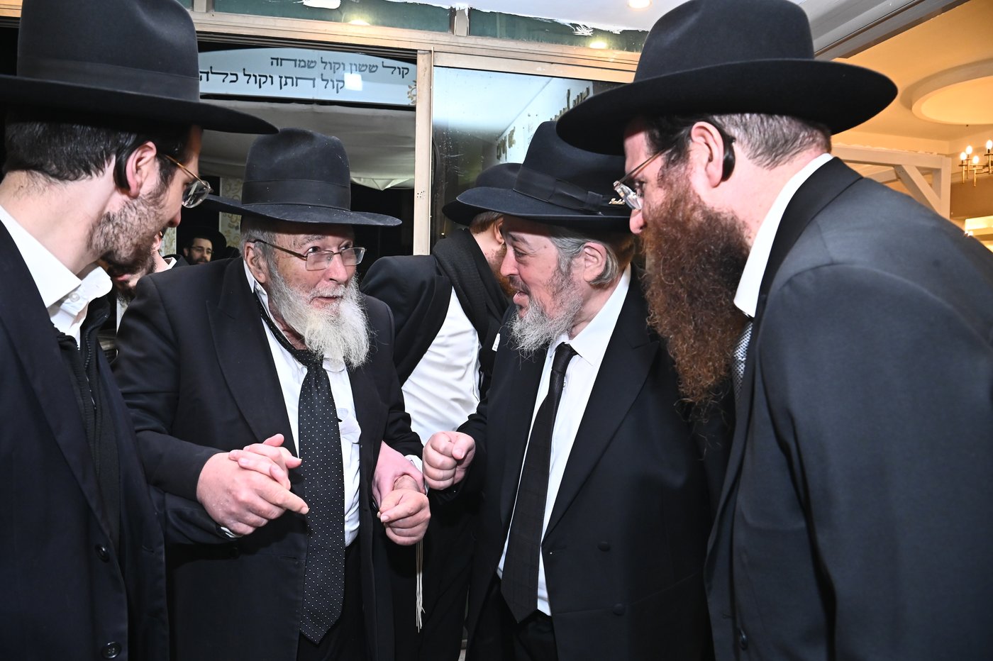 שמחת נישואי בנו של הרב יצחק קורלנסקי עם נכדת רבי שריאל רוזנברג