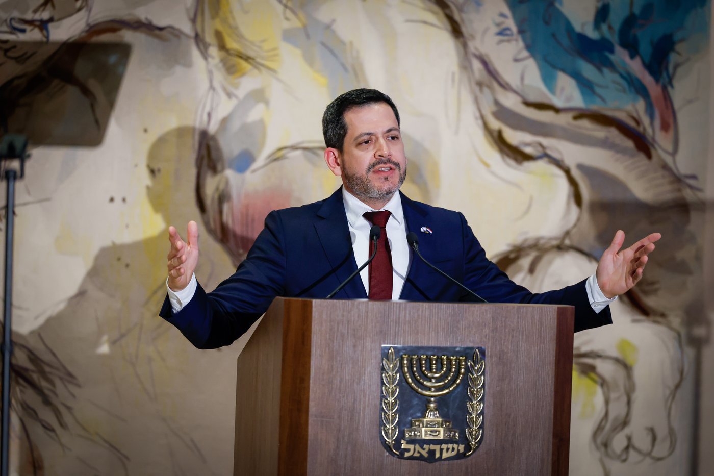 כך נראית הדלקת נר ראשון של חנוכה בכנסת - וכך זה נראה בשטח אויב | גלריה