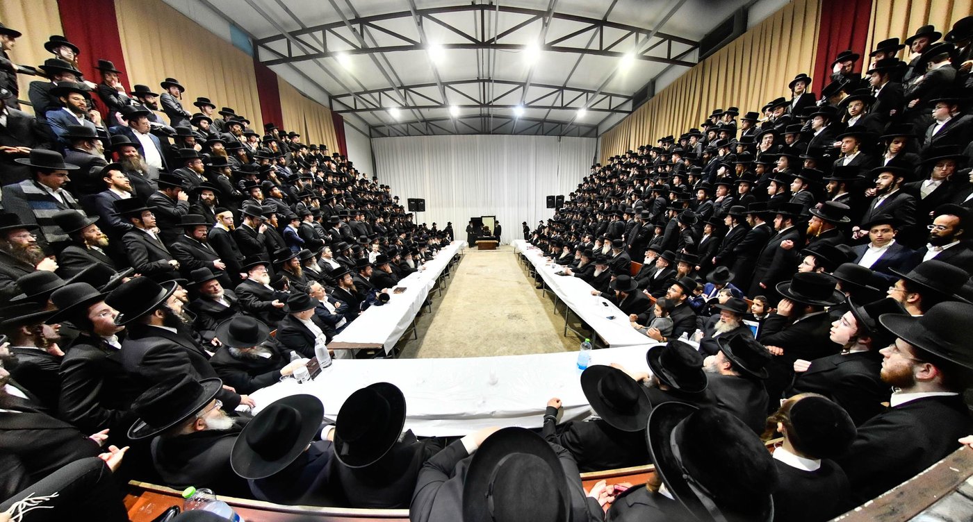 האדמו"ר מסאדיגורה בהדלקת נרות חנוכה 