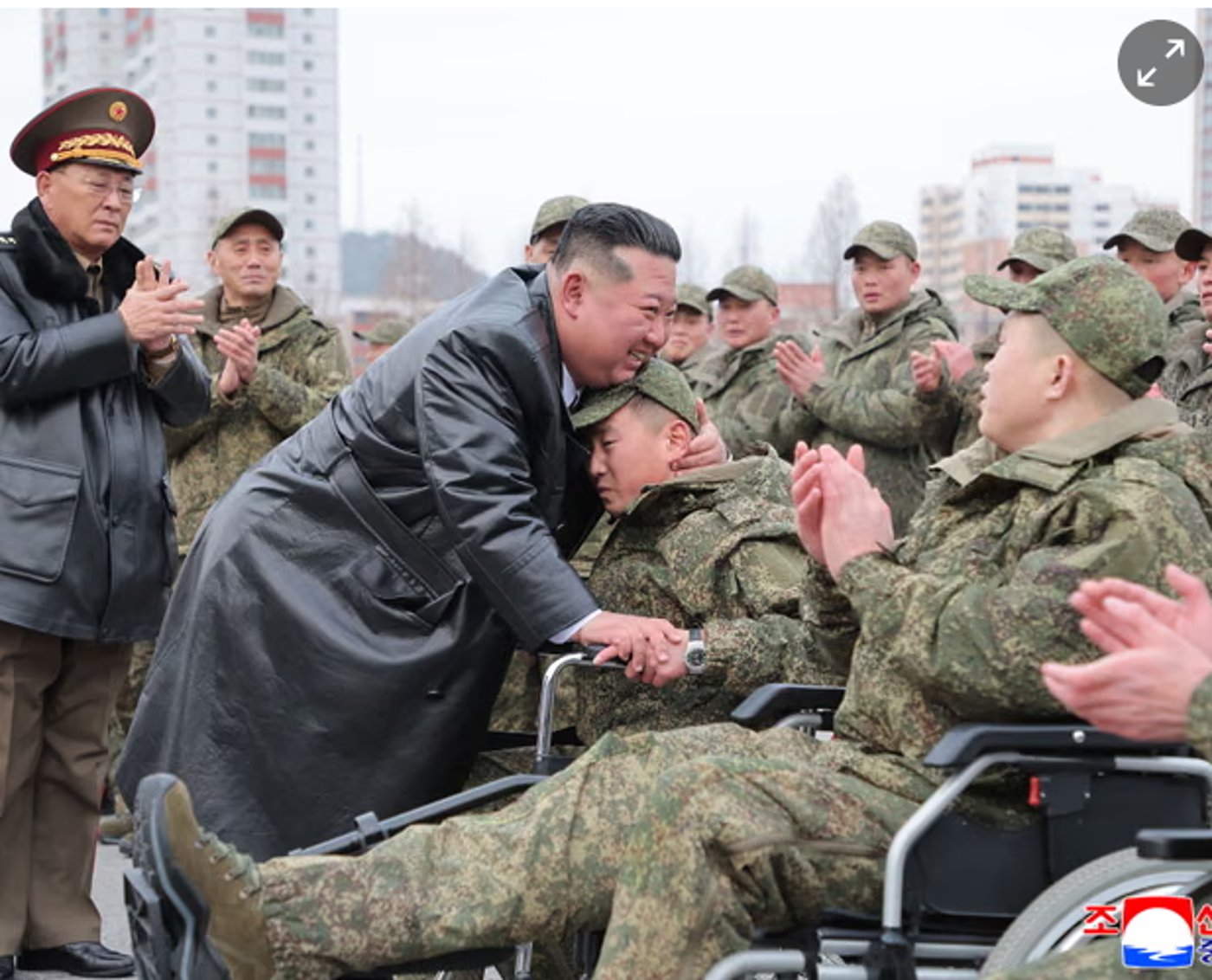 מנהיג צפון קוריאה  - בטקס
