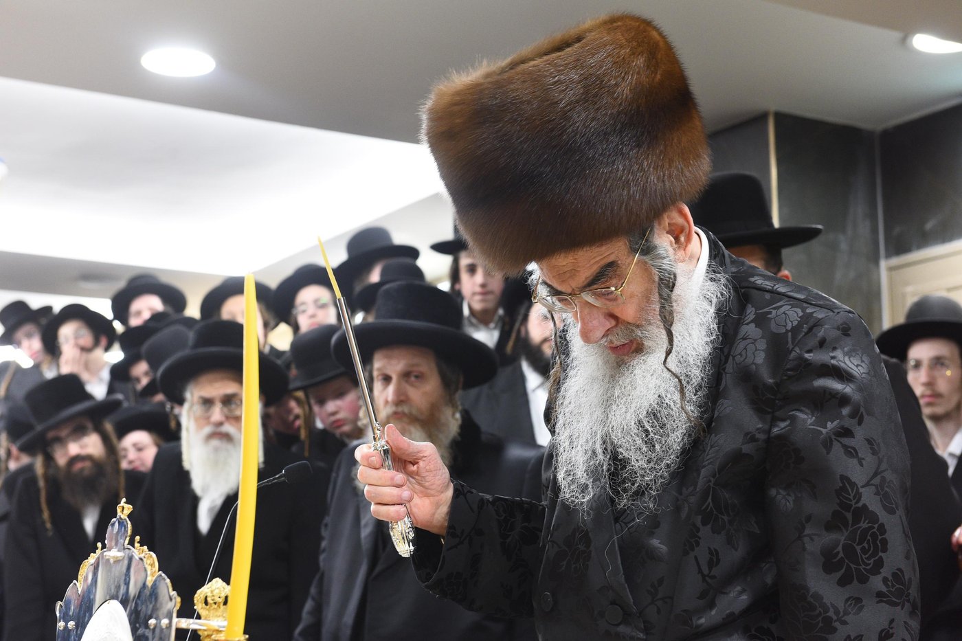 האדמו"ר מאלכסנדר בהדלקת נר ראשון של חנוכה