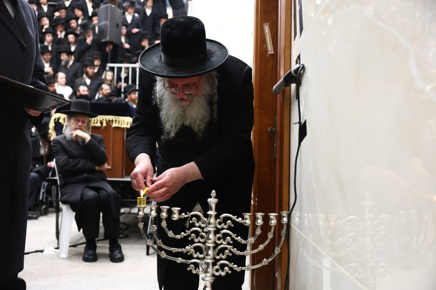 נר ראשון של חנוכה אצל הגר"ש אלתר