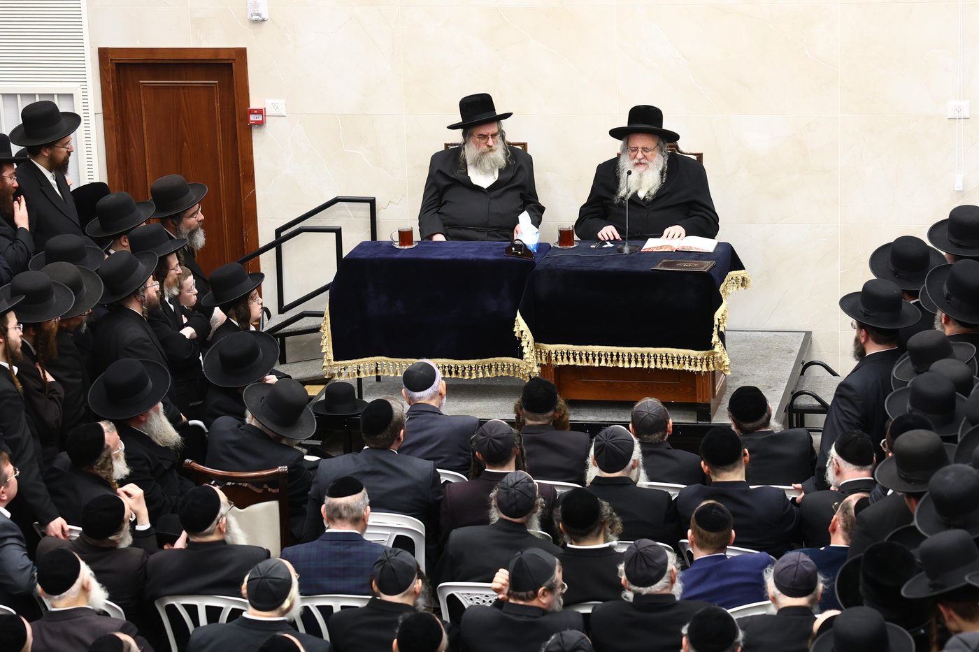 נר ראשון של חנוכה אצל הגר"ש אלתר