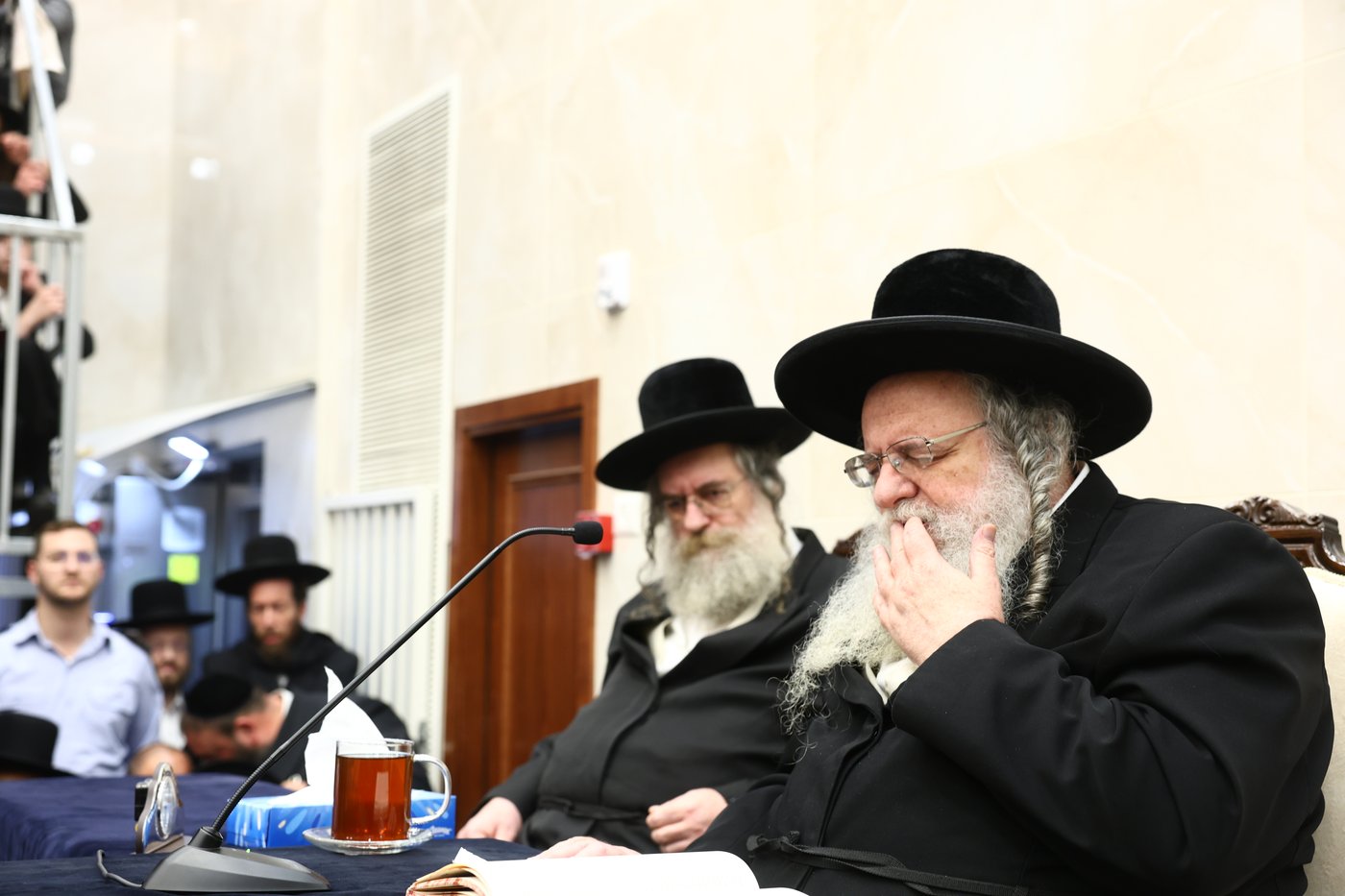 נר ראשון של חנוכה אצל הגר"ש אלתר