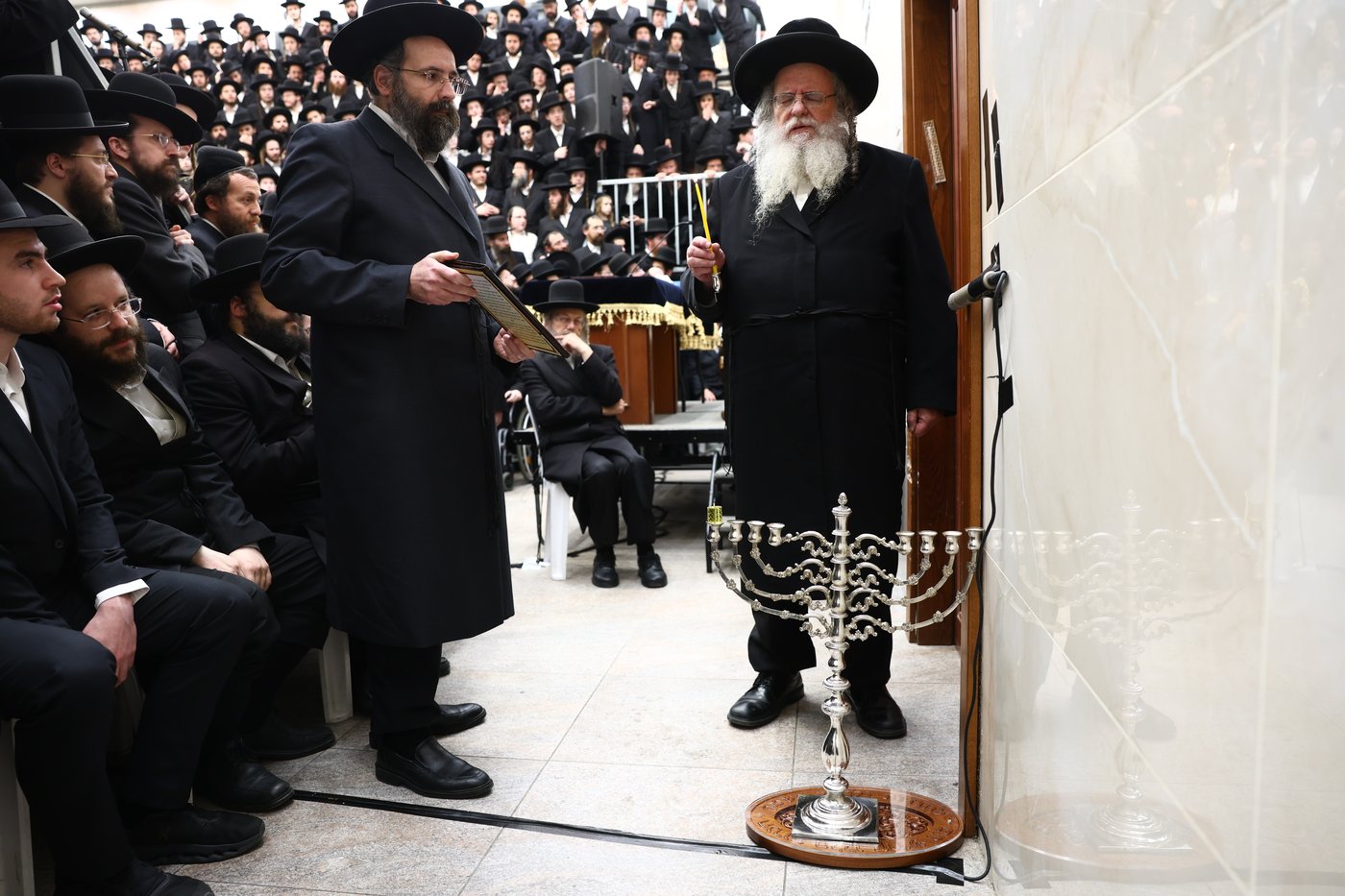 נר ראשון של חנוכה אצל הגר"ש אלתר