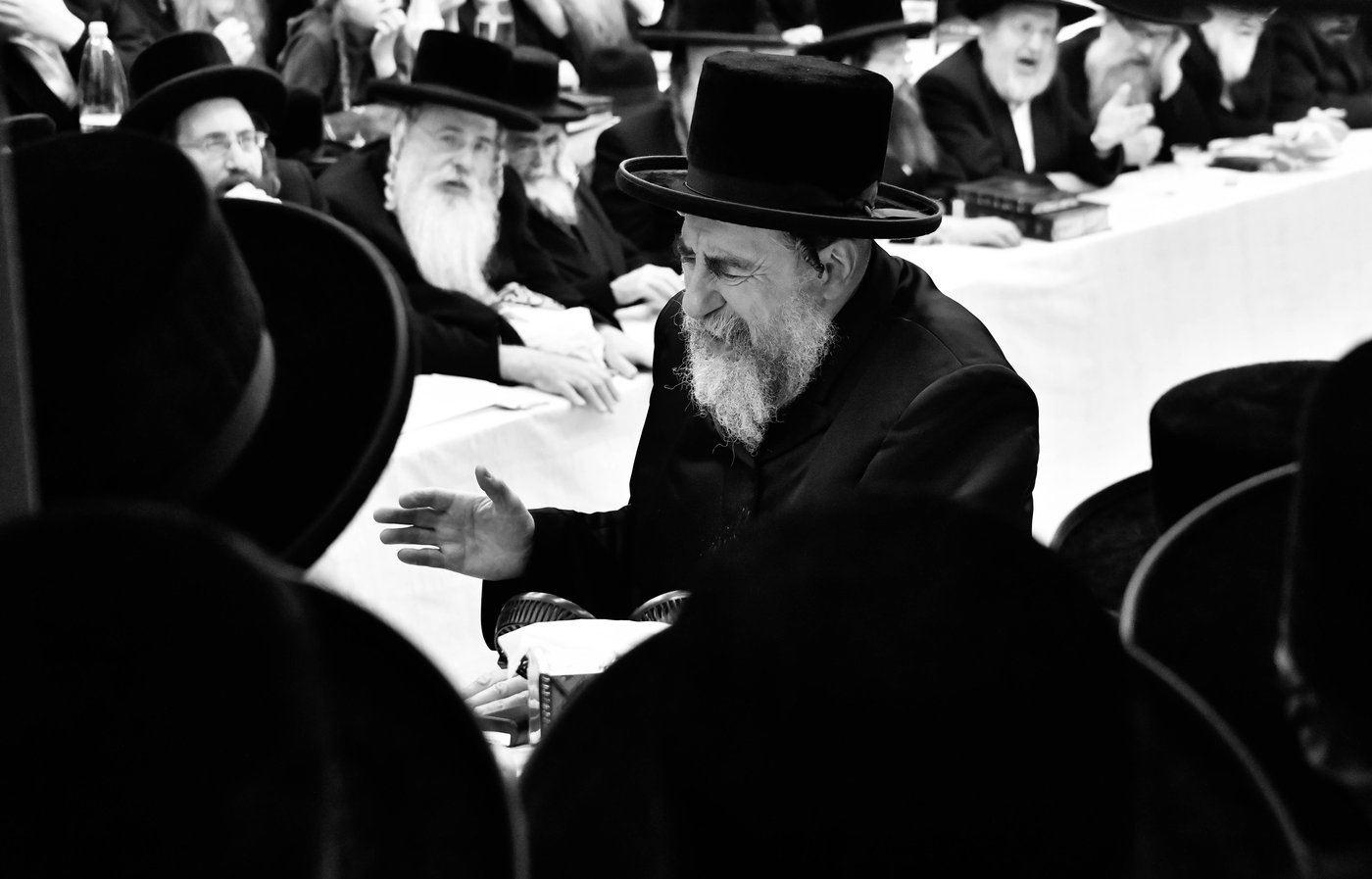 האדמו"ר מרחמסטריווקא בהדלקת נרות חנוכה