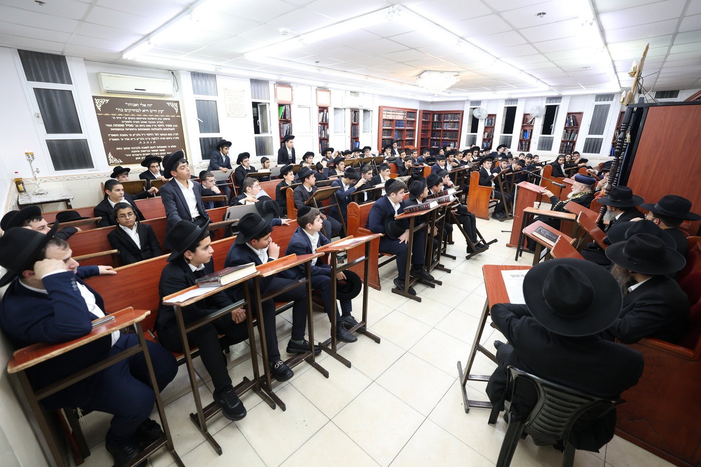 הראשל"צ הגר"י יוסף בביקור בישיבת 'אור אברהם'