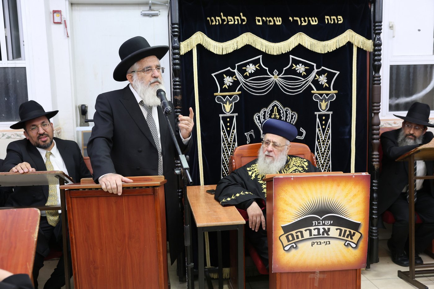 הראשל"צ הגר"י יוסף בביקור בישיבת 'אור אברהם'