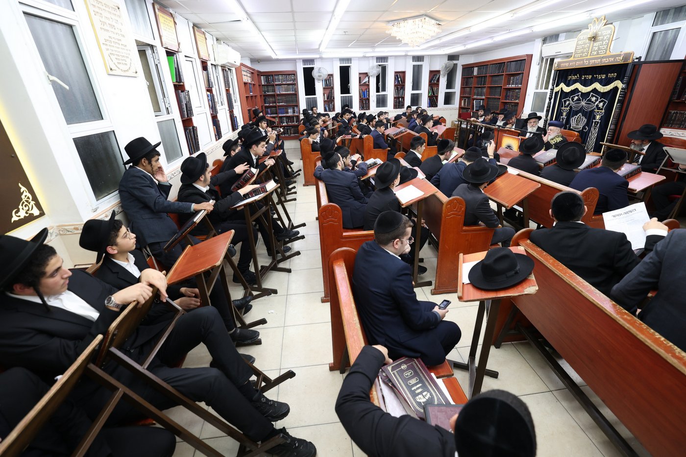 הראשל"צ הגר"י יוסף בביקור בישיבת 'אור אברהם'