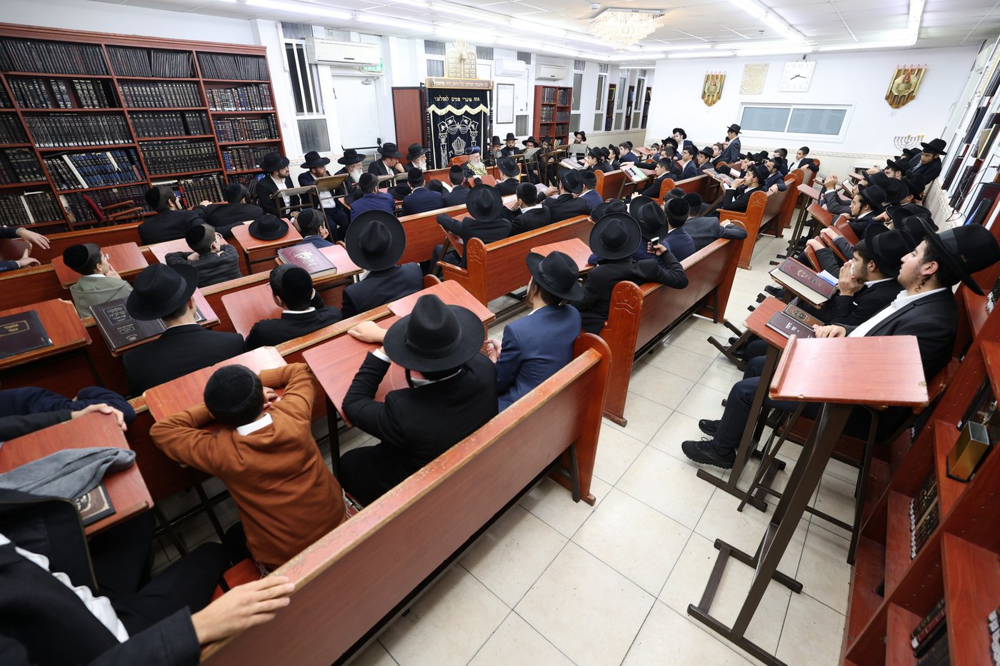 הראשל"צ הגר"י יוסף בביקור בישיבת 'אור אברהם'