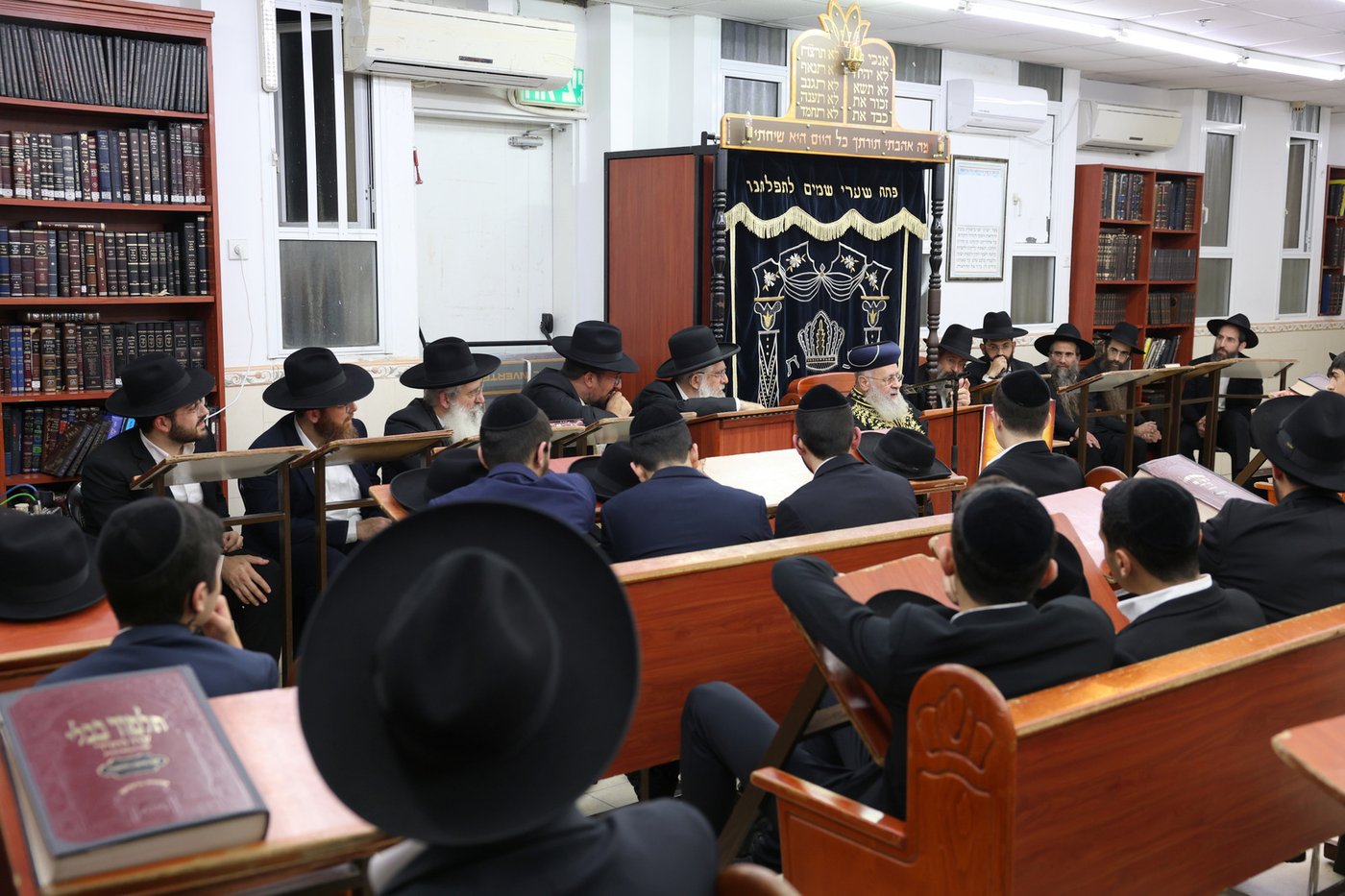 הראשל"צ הגר"י יוסף בביקור בישיבת 'אור אברהם'