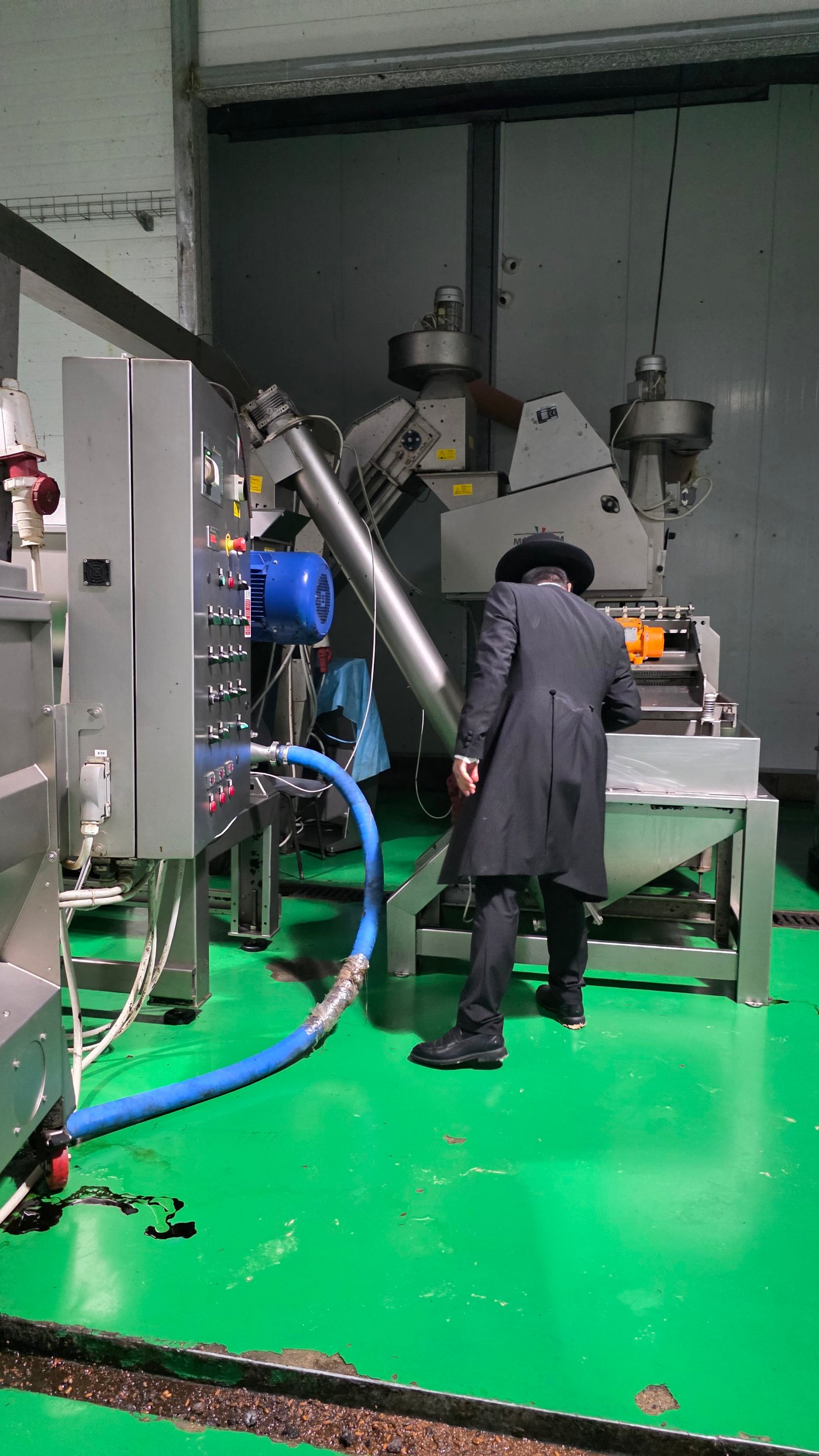 "כָּל הַזָּהִיר בַּנֵּר": מעמד חלוקת 'שמן הטהור' לאברכי רשת הכוללים 'היכלי התורה'