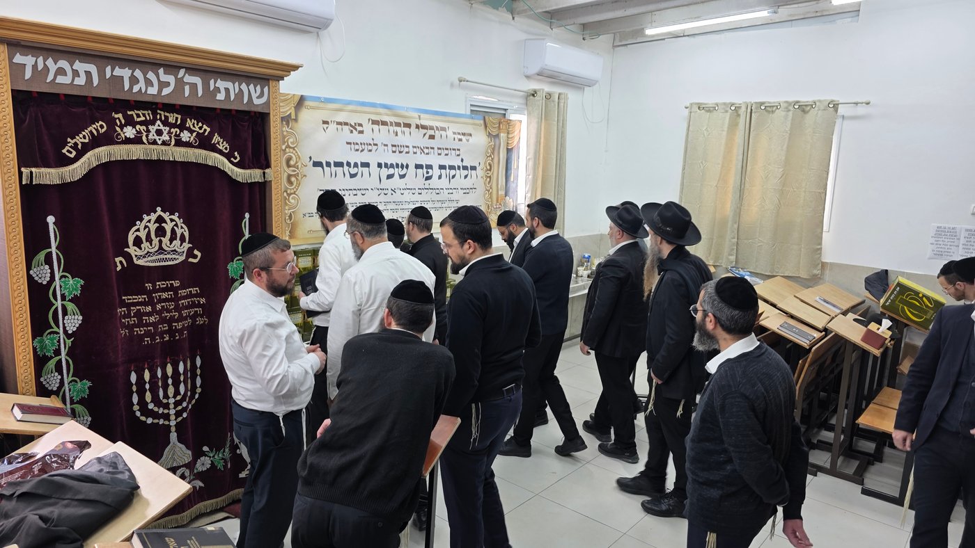 "כָּל הַזָּהִיר בַּנֵּר": מעמד חלוקת 'שמן הטהור' לאברכי רשת הכוללים 'היכלי התורה'