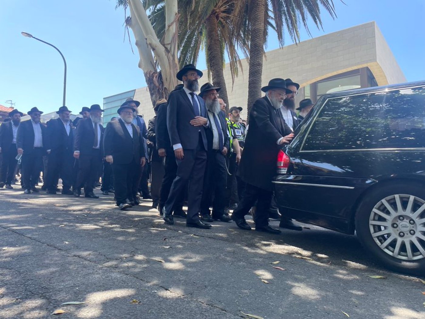 אוסטרליה: "עברנו שבעה באוקטובר - לא נישבר" | הלוויה קורעת לב נערכה לרב אלי שלאנגר הי"ד