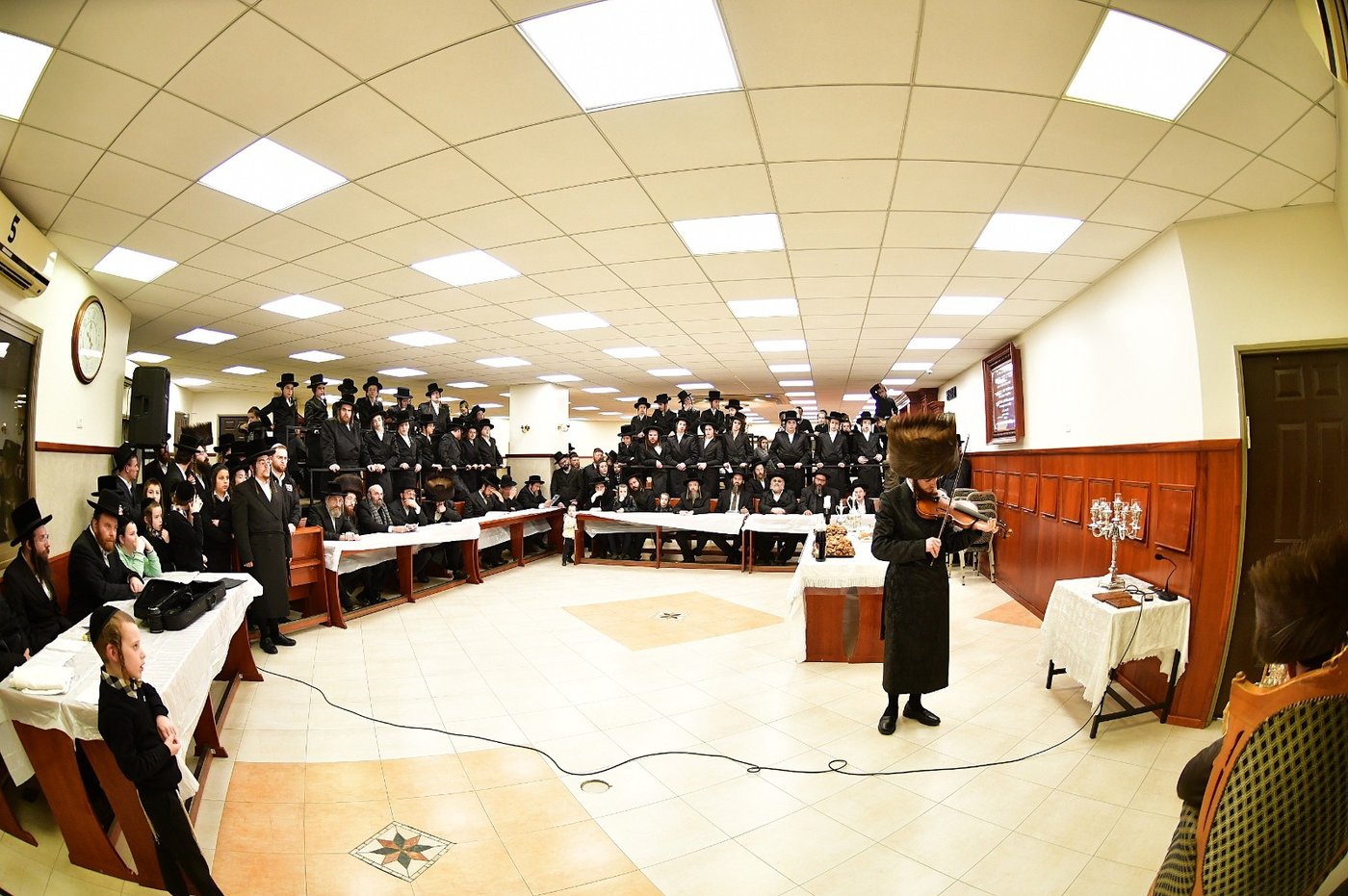 חנוכה בחצה"ק קרעטשניף קריית גת