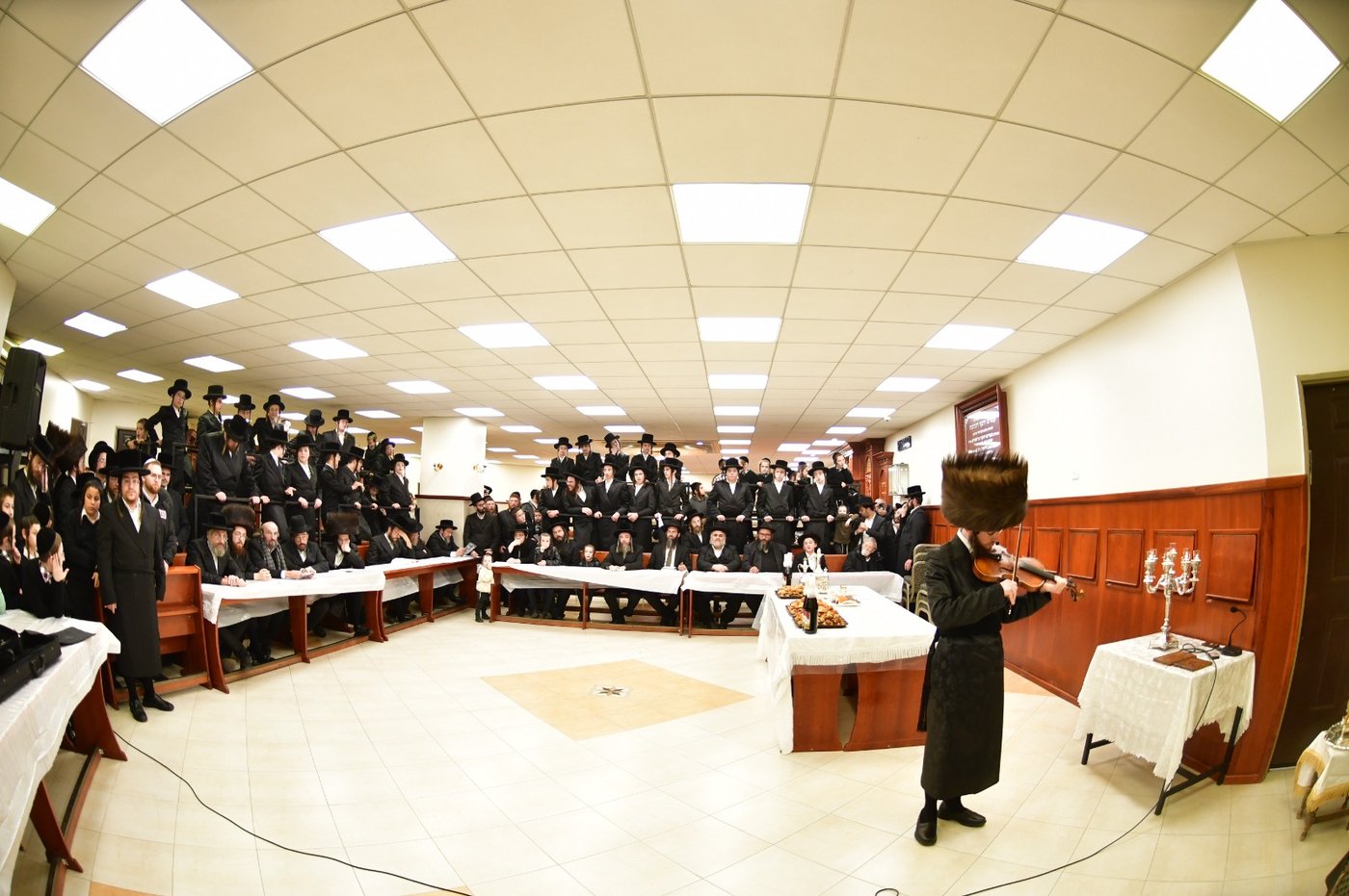 חנוכה בחצה"ק קרעטשניף קריית גת