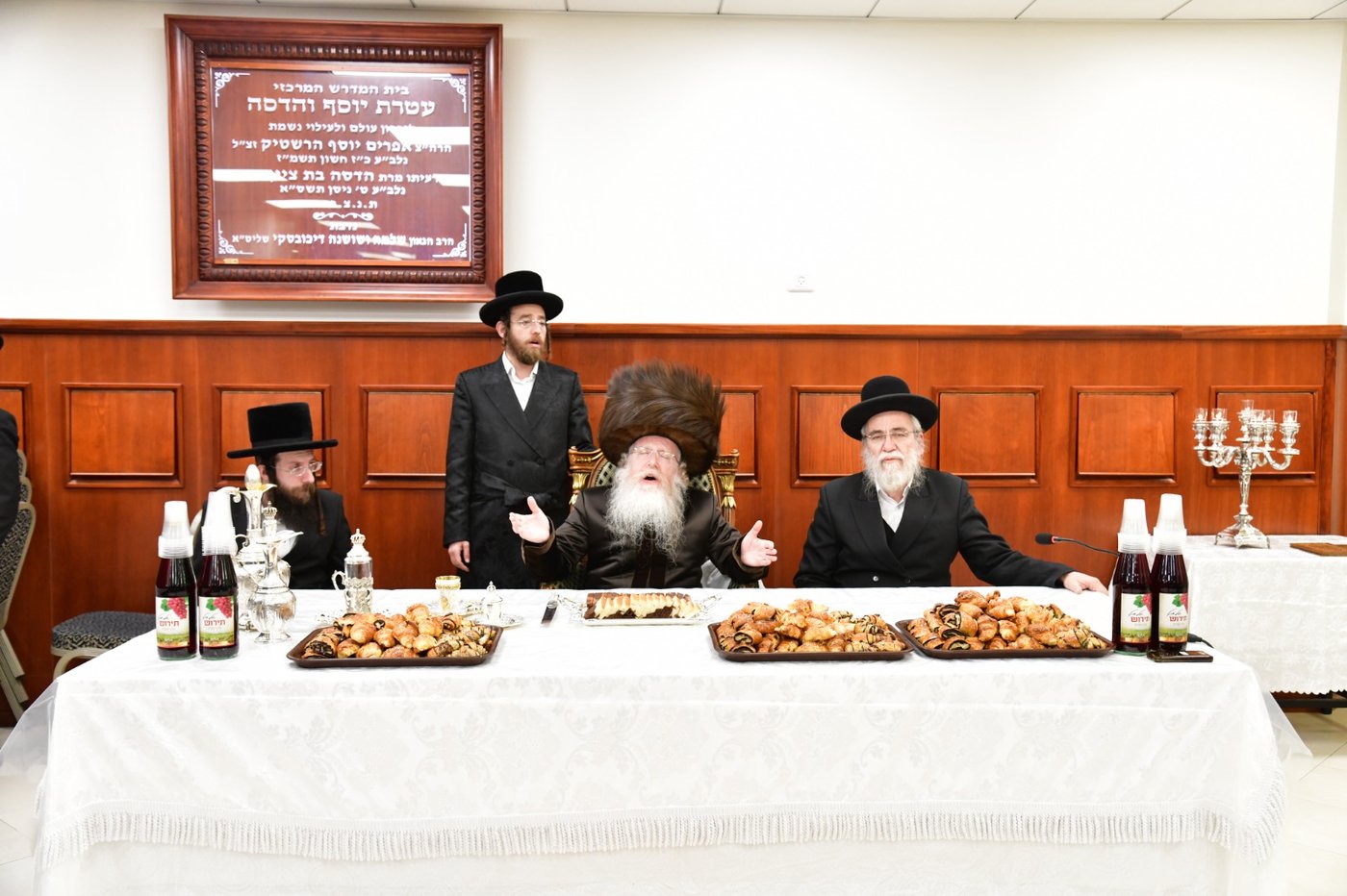 חנוכה בחצה"ק קרעטשניף קריית גת