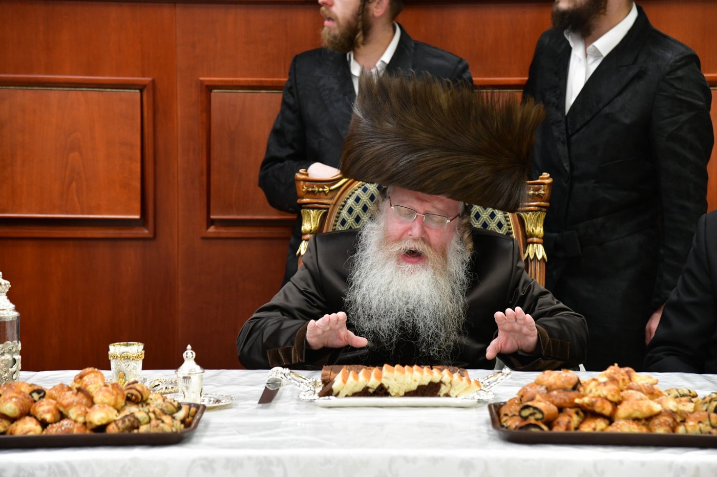 חנוכה בחצה"ק קרעטשניף קריית גת