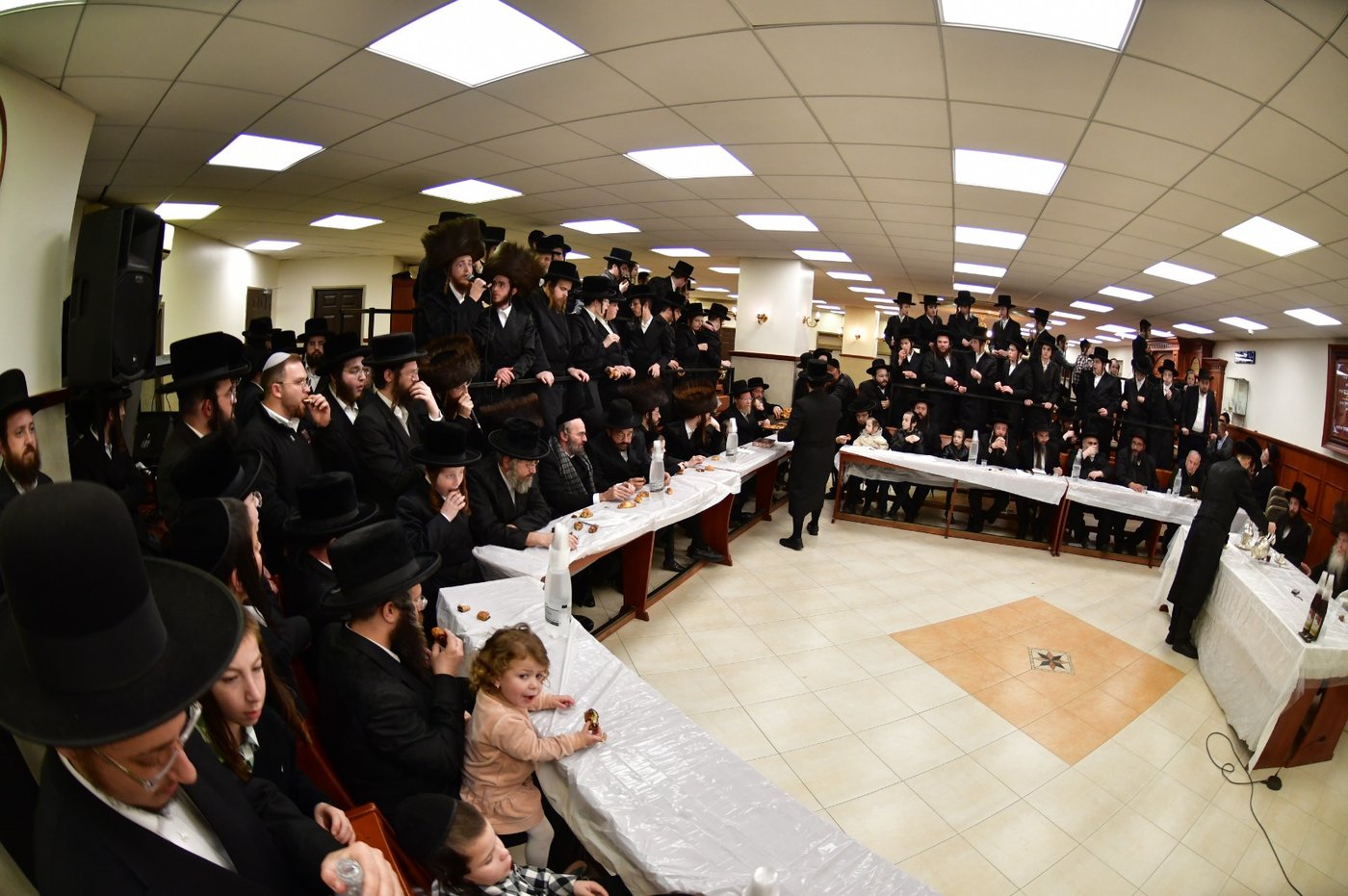 חנוכה בחצה"ק קרעטשניף קריית גת