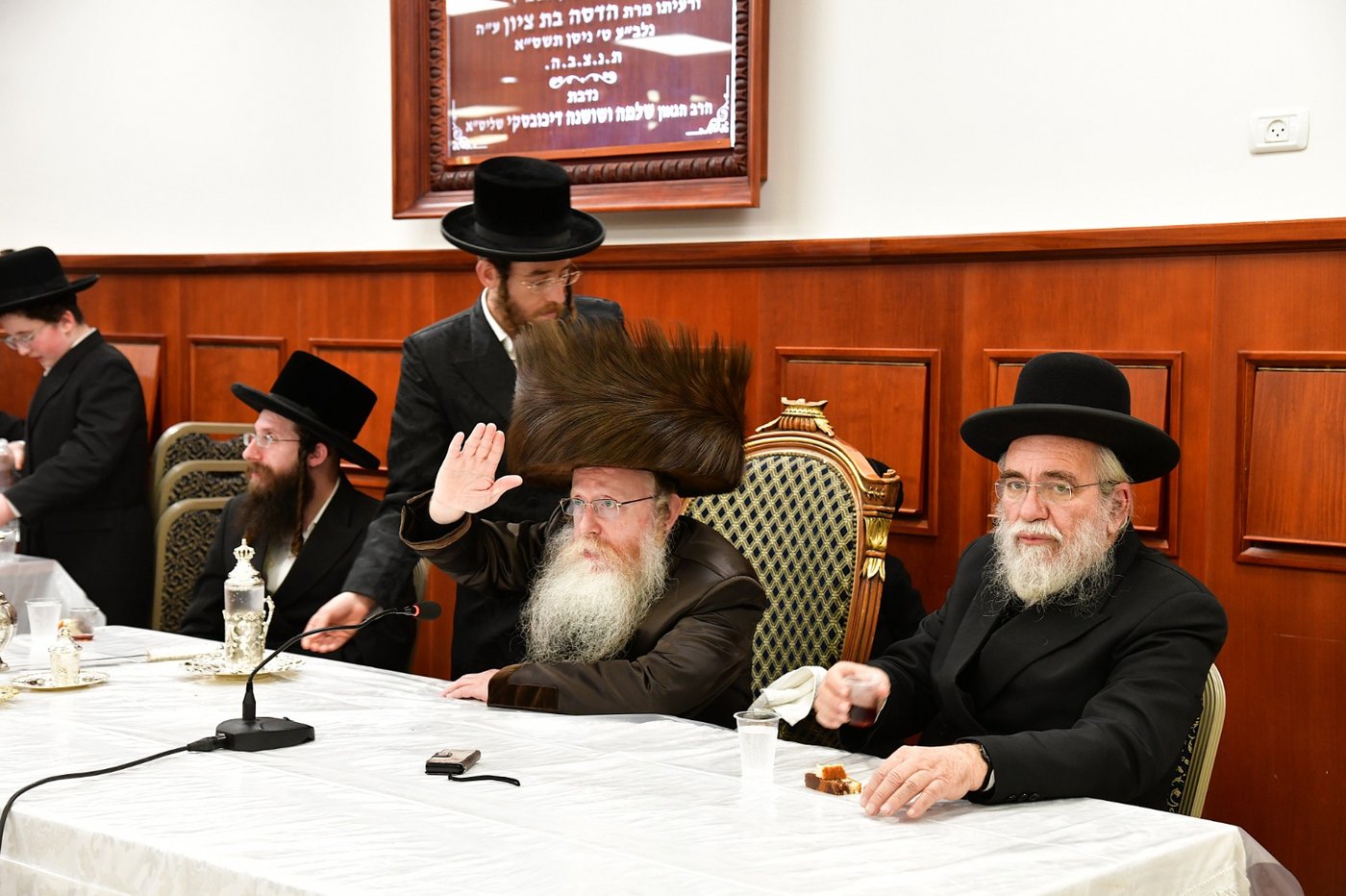 חנוכה בחצה"ק קרעטשניף קריית גת