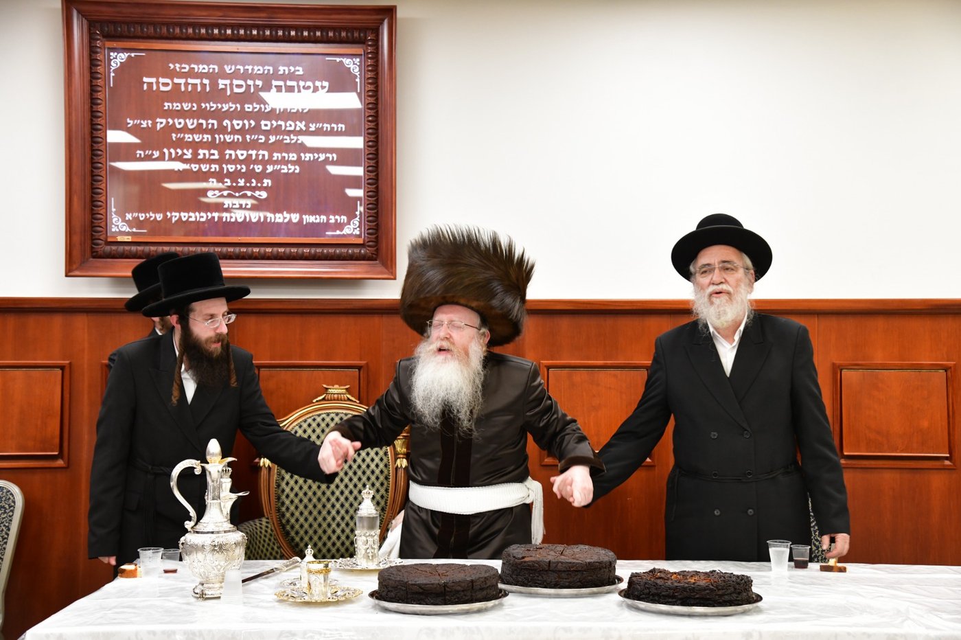 חנוכה בחצה"ק קרעטשניף קריית גת