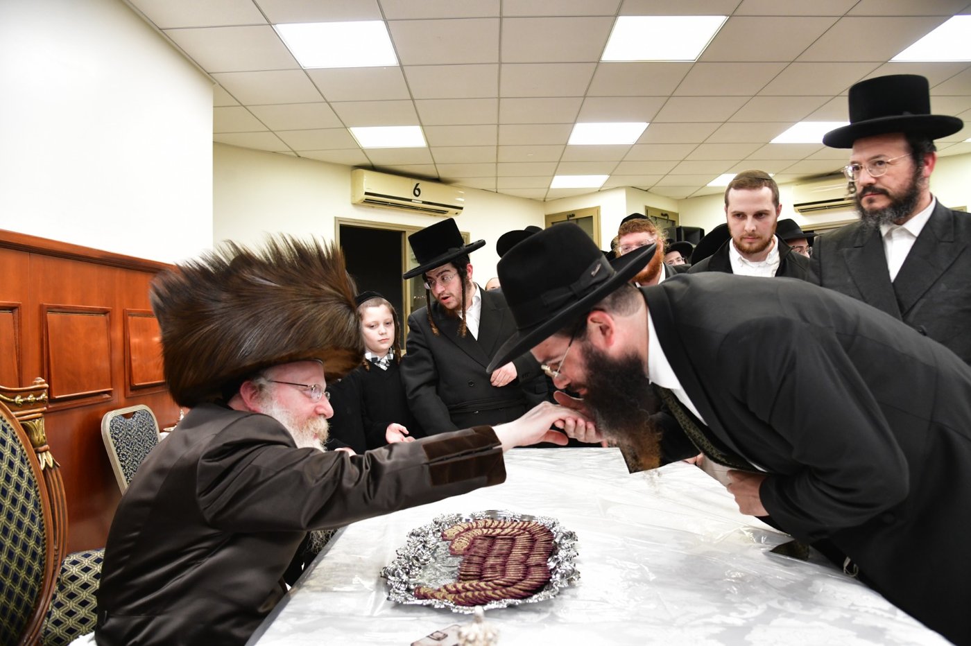 חנוכה בחצה"ק קרעטשניף קריית גת