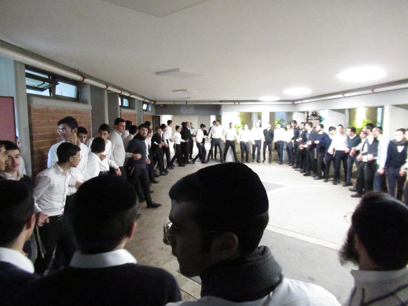 הגר"ש אנגלנדר בהדלקת נרות חנוכה 