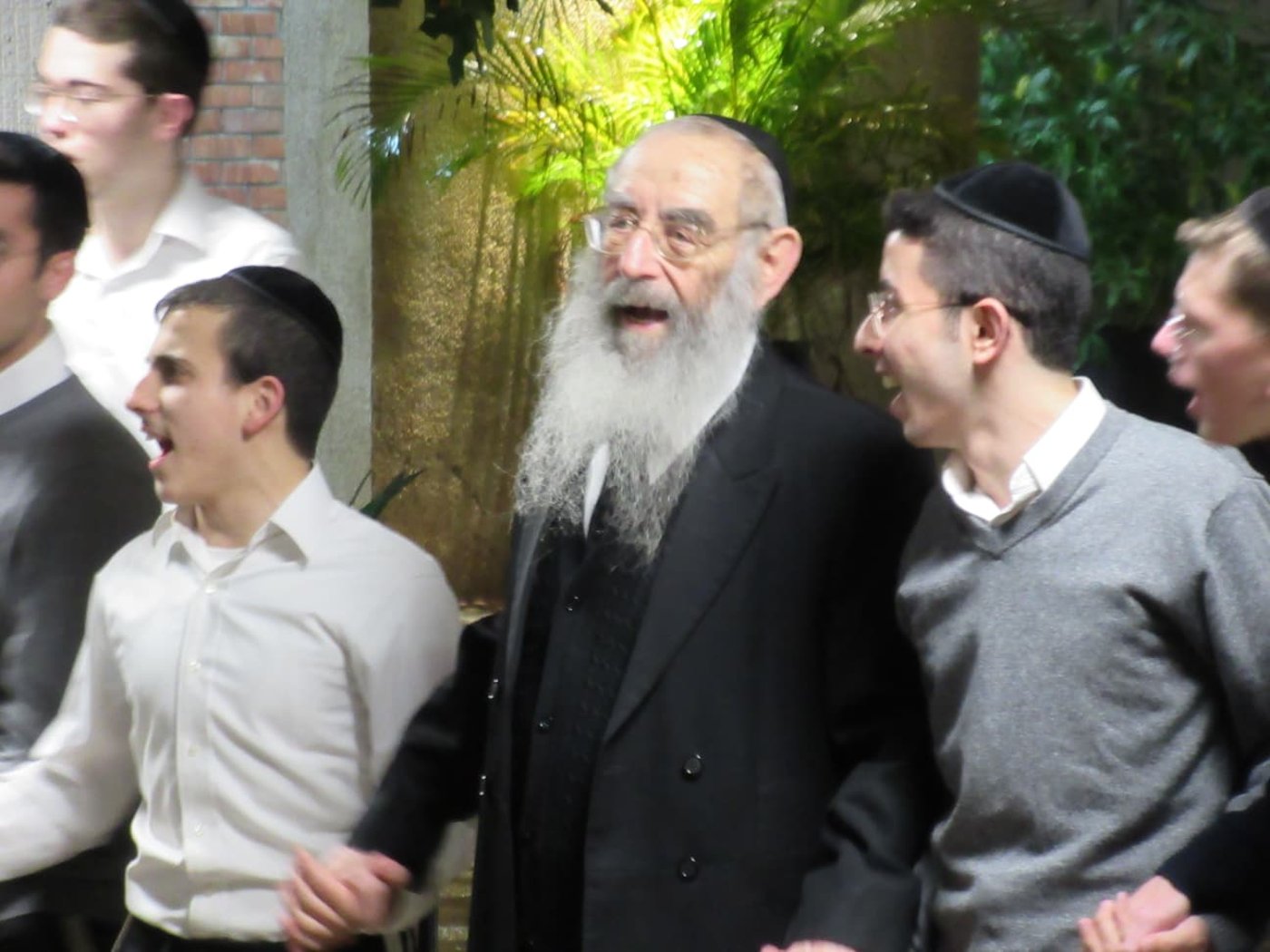 הגר"ש אנגלנדר בהדלקת נרות חנוכה 