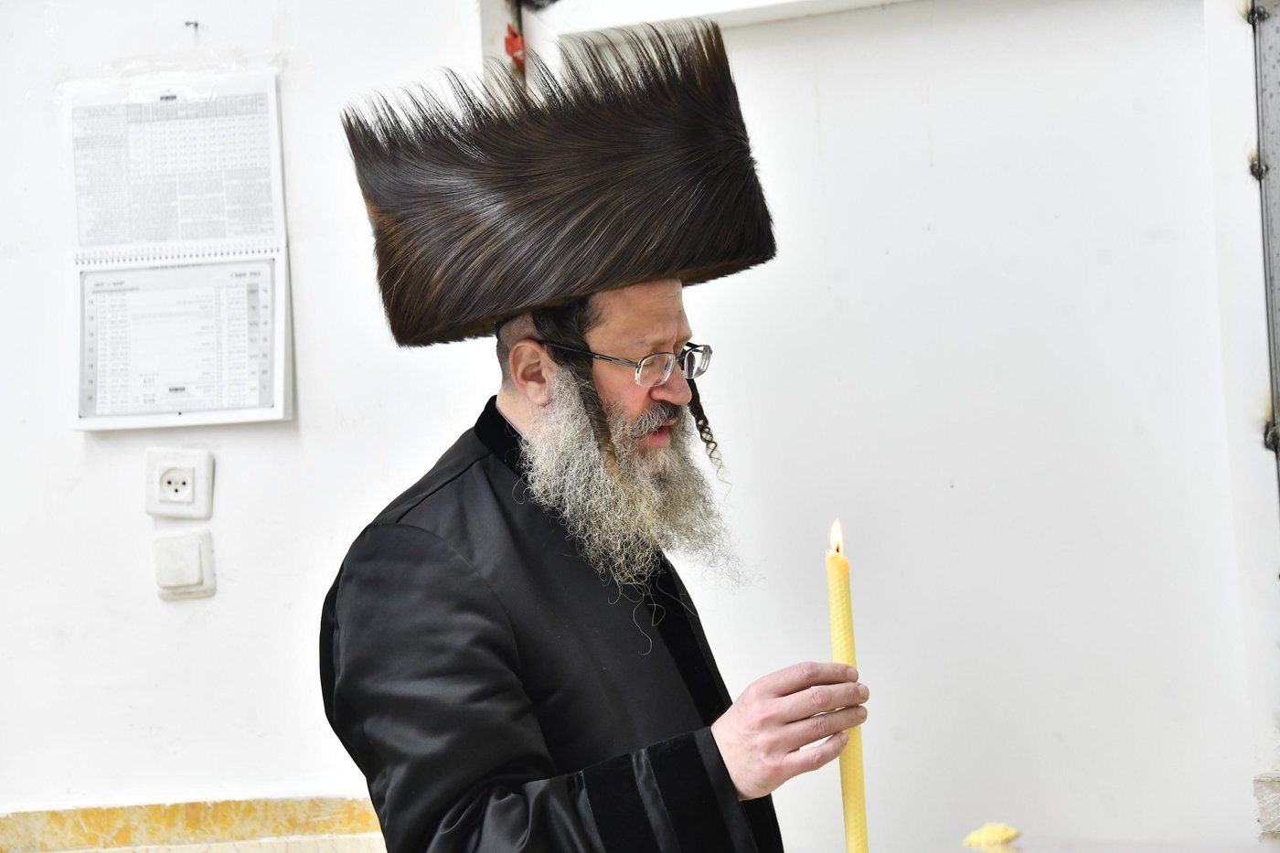 האדמו"ר מביטשקוב בהדלקת נרות חנוכה