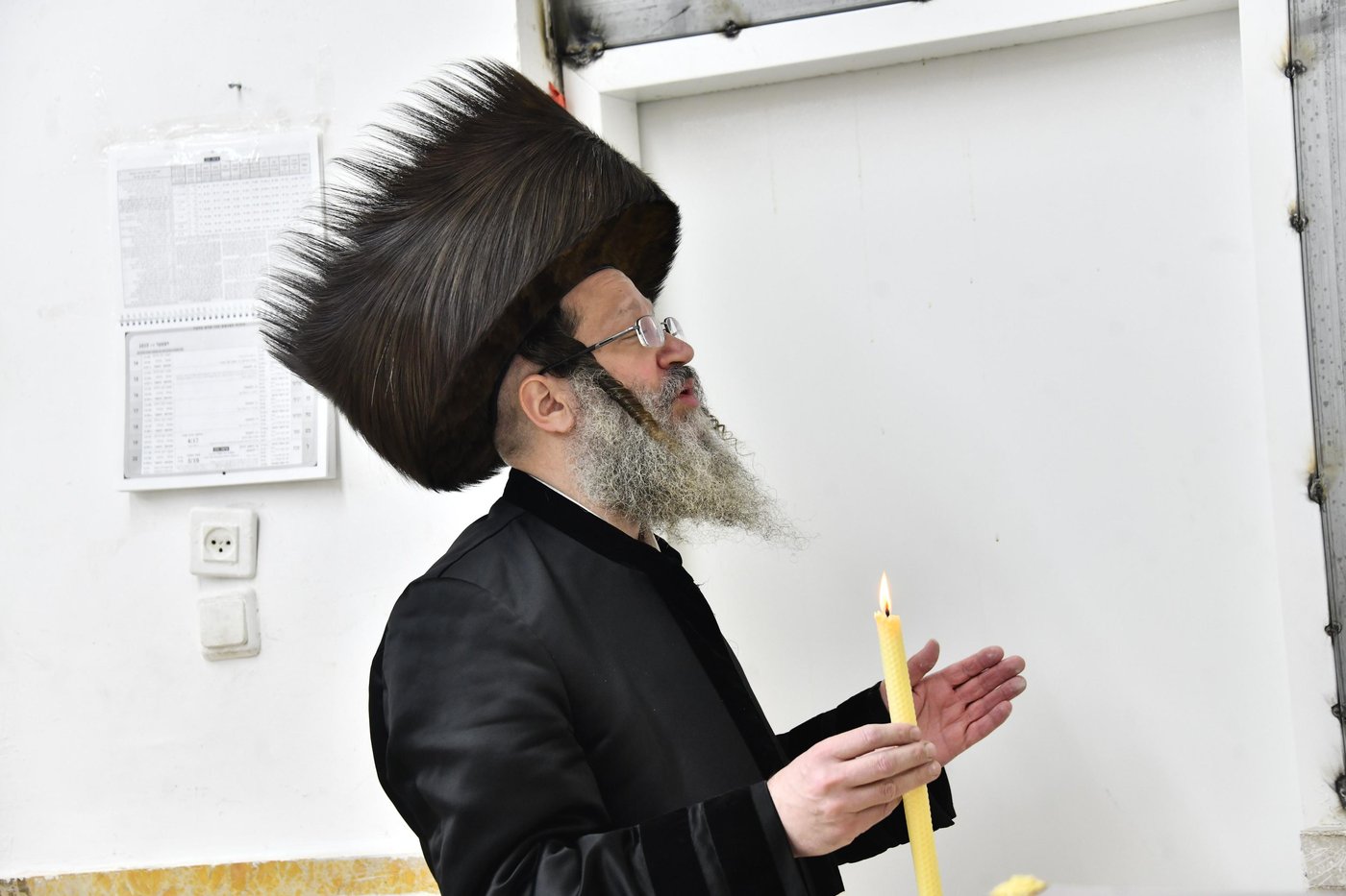 האדמו"ר מביטשקוב בהדלקת נרות חנוכה