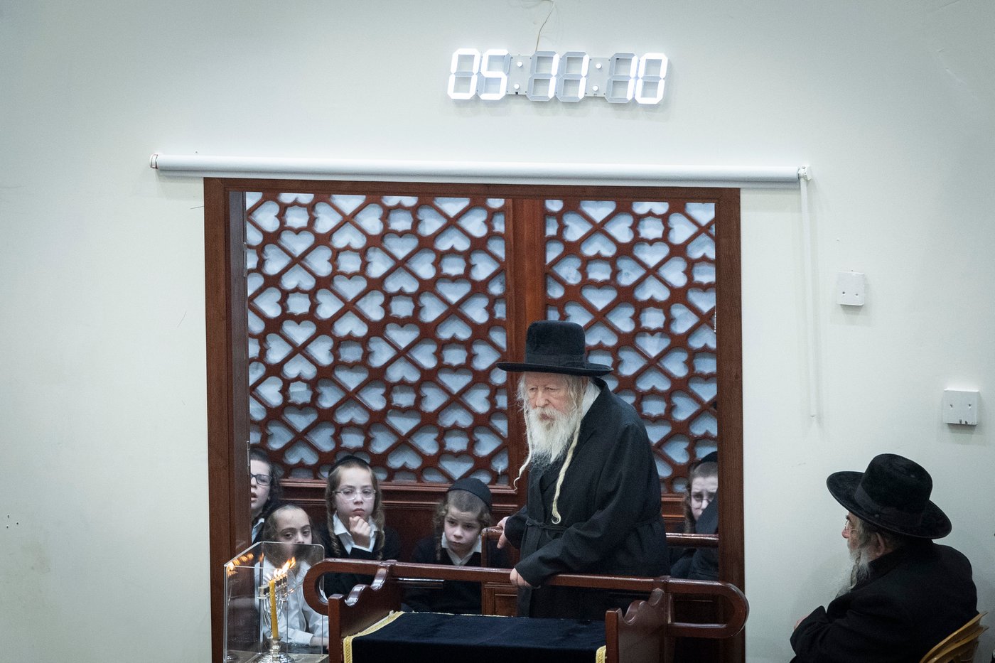 האדמו"ר מגור בהדלקת הנר הרביעי של חנוכה