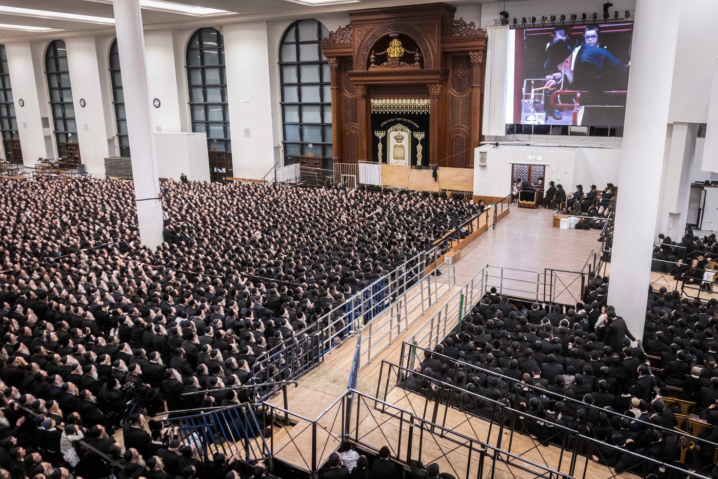 האדמו"ר מגור בהדלקת הנר הרביעי של חנוכה