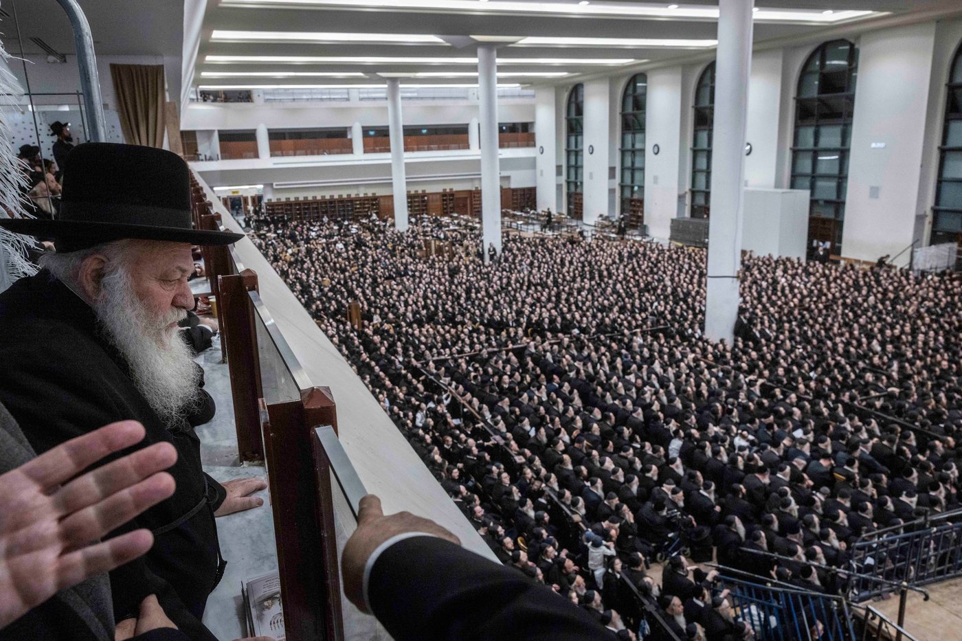 האדמו"ר מגור בהדלקת הנר הרביעי של חנוכה