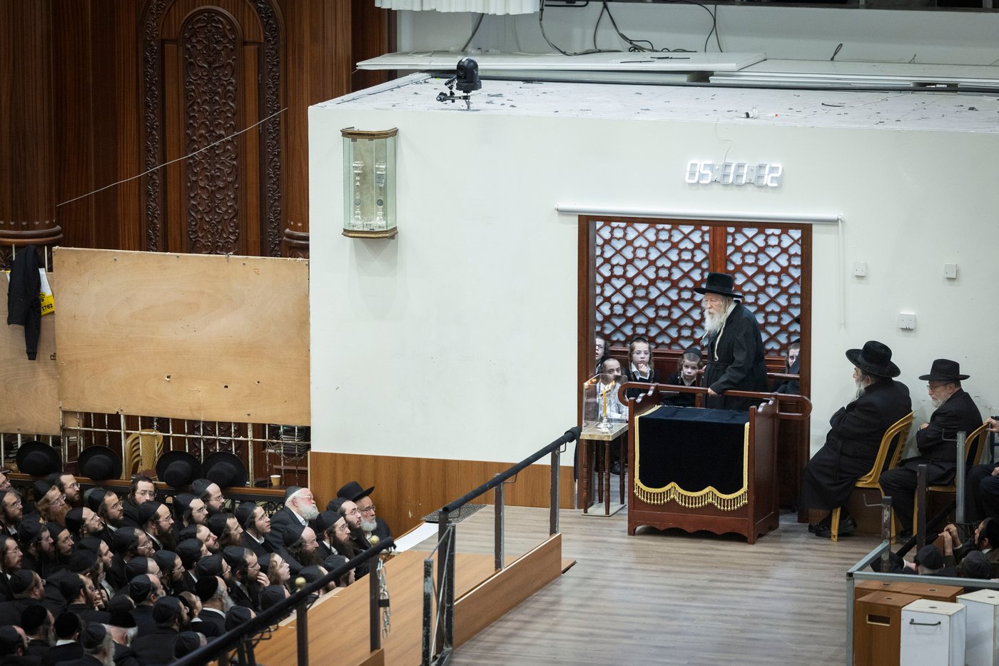 האדמו"ר מגור בהדלקת הנר הרביעי של חנוכה