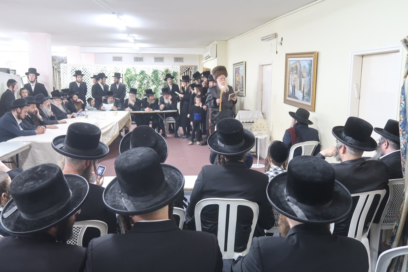 האדמו"ר משאץ ויז'ניץ בהדלקת נרות חנוכה