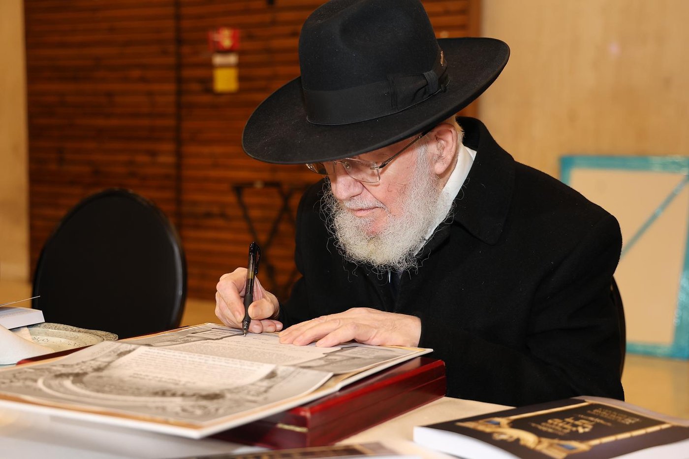 שמחת נישואי נכד הגר”מ מאזוז זצ"ל