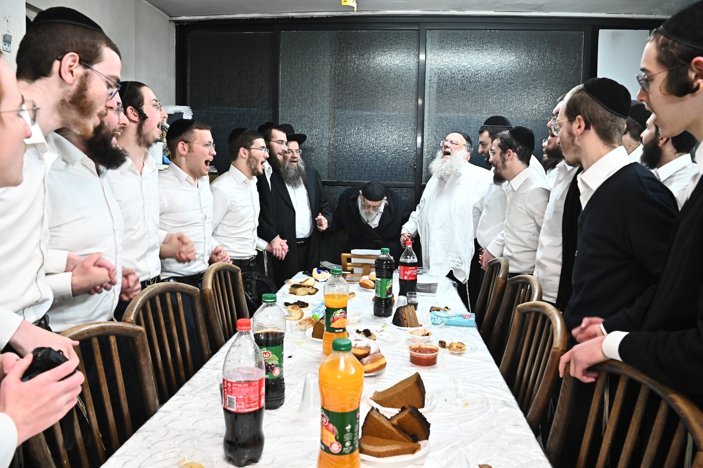 מסיבת חנוכה אצל הגר"מ גריינמן