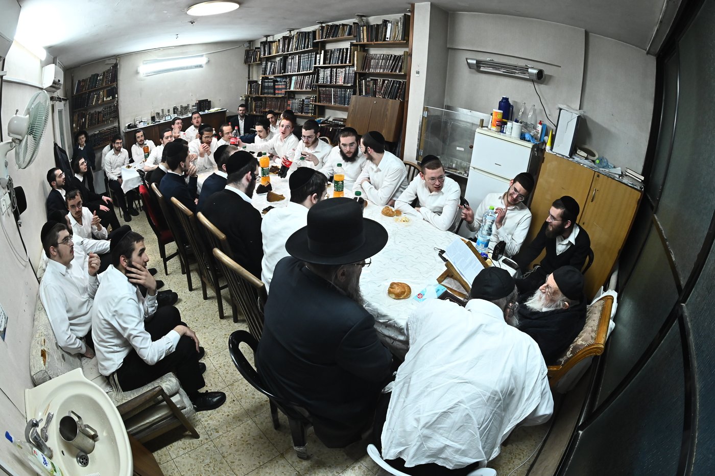 מסיבת חנוכה אצל הגר"מ גריינמן