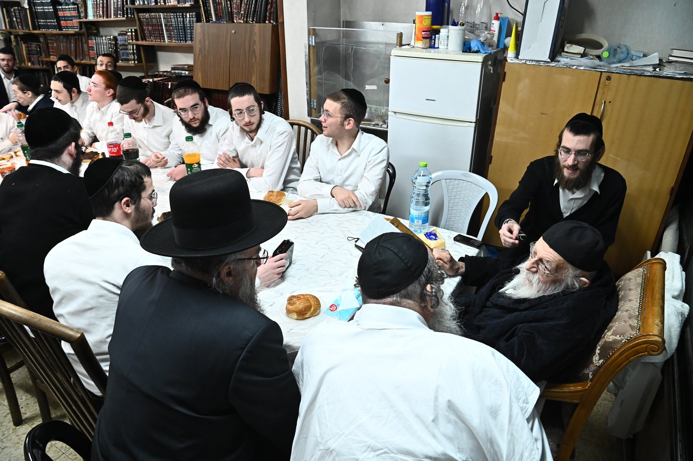 מסיבת חנוכה אצל הגר"מ גריינמן