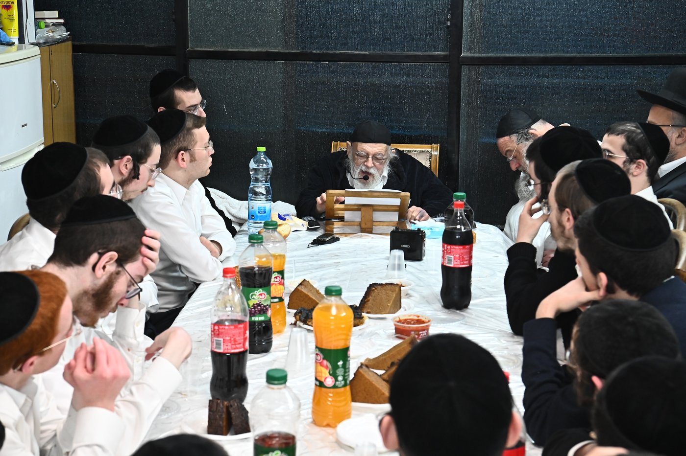 מסיבת חנוכה אצל הגר"מ גריינמן