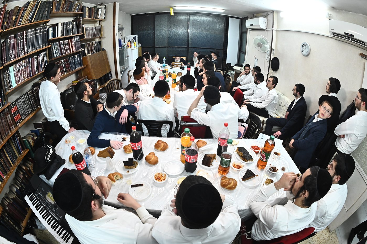 מסיבת חנוכה אצל הגר"מ גריינמן