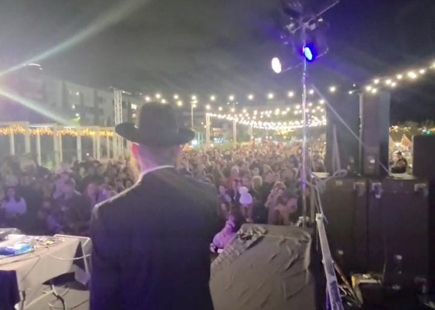 כשחנוכייה הוצבה בכיכר התל אביבית שבה נערכות ההפגנות הגדולות